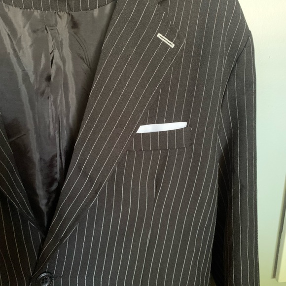 Black and white men suit (BLAZER AND PANTS INCLUDED) - Picture 3 of 8